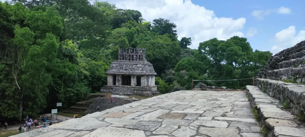 Zona Arqueológica Palenque y Cascadas Roberto Barrios